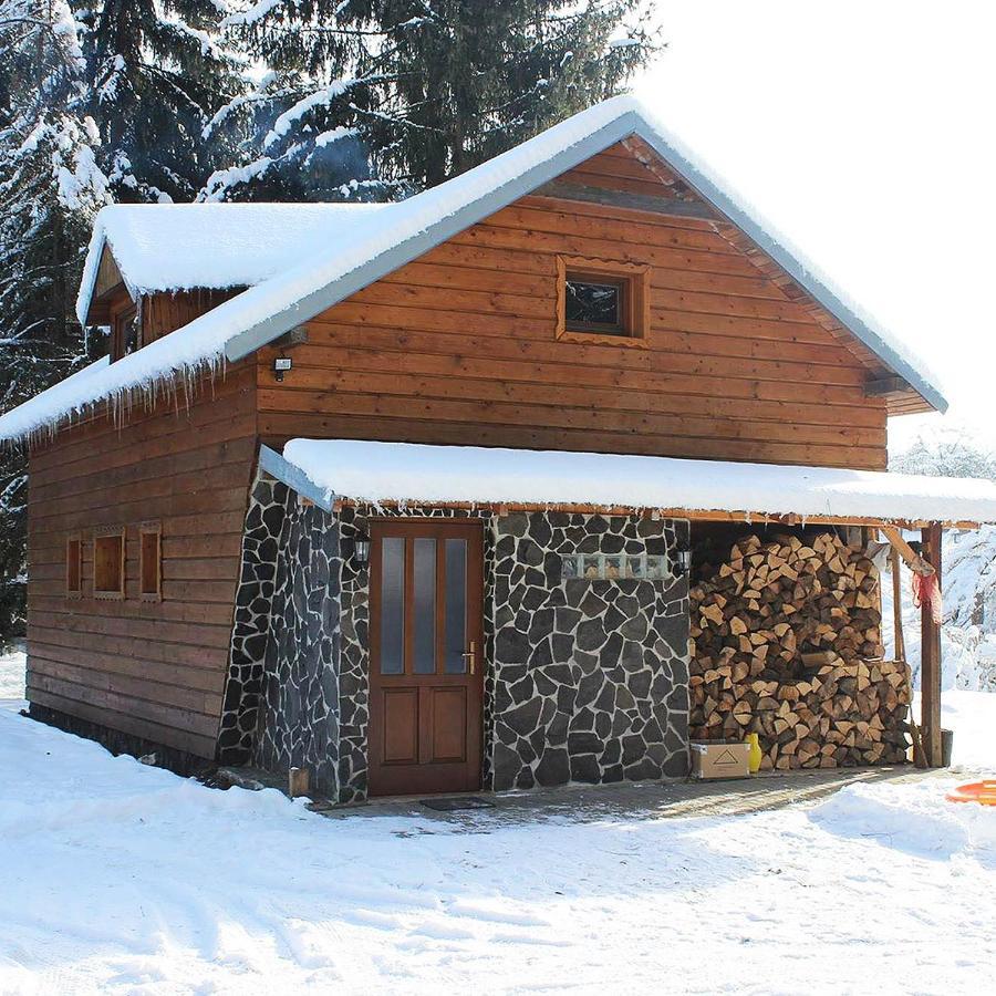 Chata Pod Skalou Valaská Exterior foto